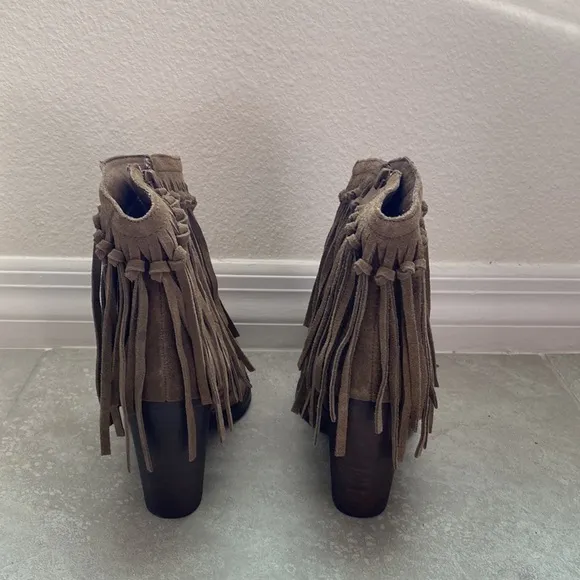 VERY VOLATILE LOS ANGELES SUEDE BOOTS SIZE 8.5 M