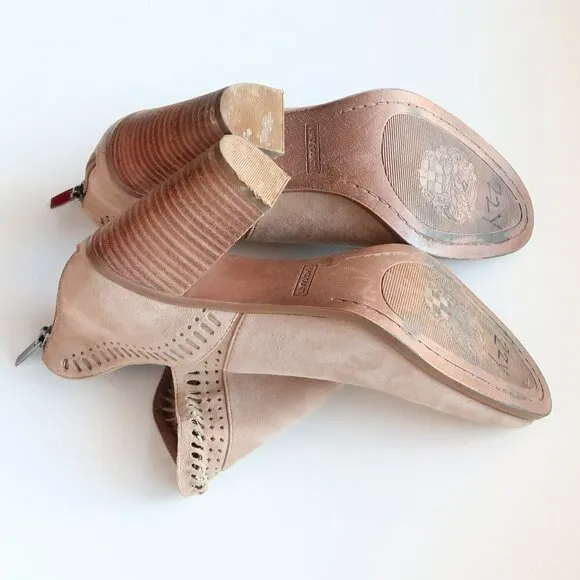 Vince Camuto Beige Suede Leather Block Heel Ankle Boots / Booties Size 9