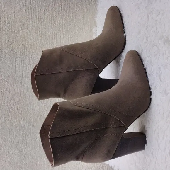 Vince Camuto Brown Suede Leather Pointed Toe High Block Heel Slip On Ankle Boot