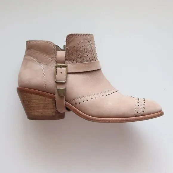 Vince Camuto Dorintina Genuine Leather Riveted Western Ankle Boots / Booties