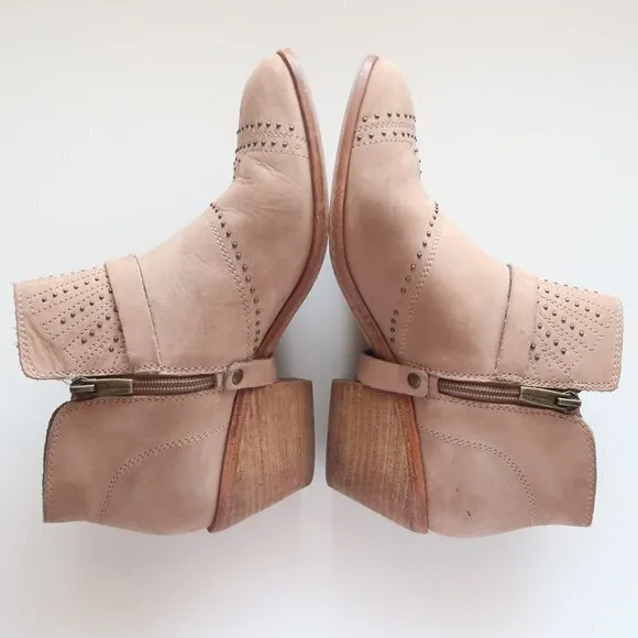 Vince Camuto Dorintina Genuine Leather Riveted Western Ankle Boots / Booties