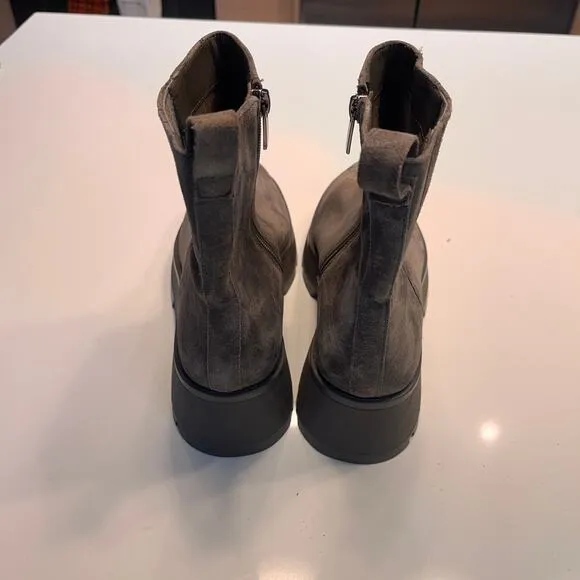 Vince Camuto Neframes Chunky Heel Suede Zip Ankle Boots Size 8.5M