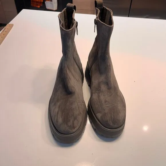 Vince Camuto Neframes Chunky Heel Suede Zip Ankle Boots Size 8.5M