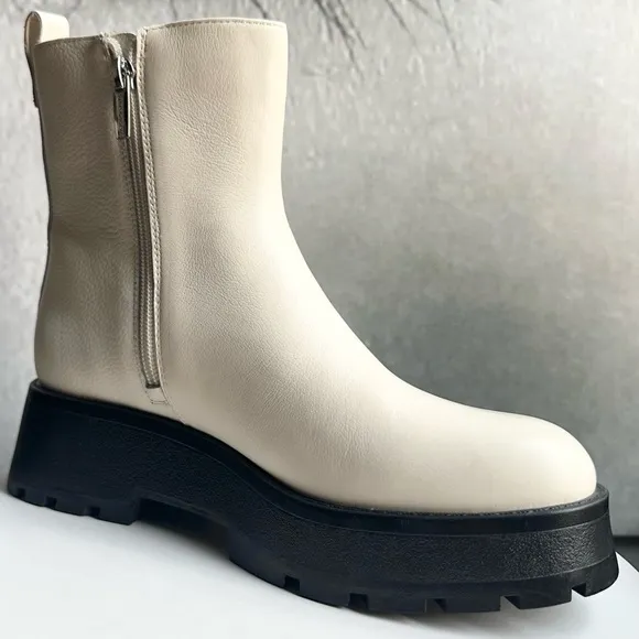 🌸VINCE CAMUTO 🌸 Neframes Creamy White Ankle Boots Size: 6