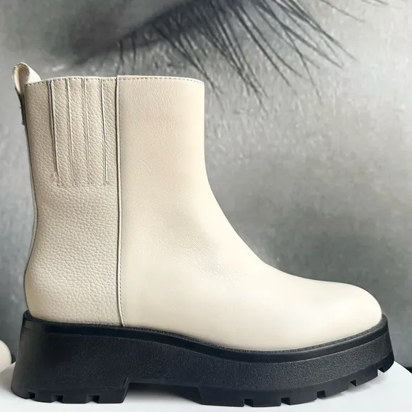 🌸VINCE CAMUTO 🌸 Neframes Creamy White Ankle Boots Size: 6