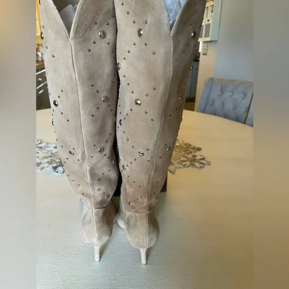 Vince Camuto size 5.5 stunning beige tan suede boots with studs throughout