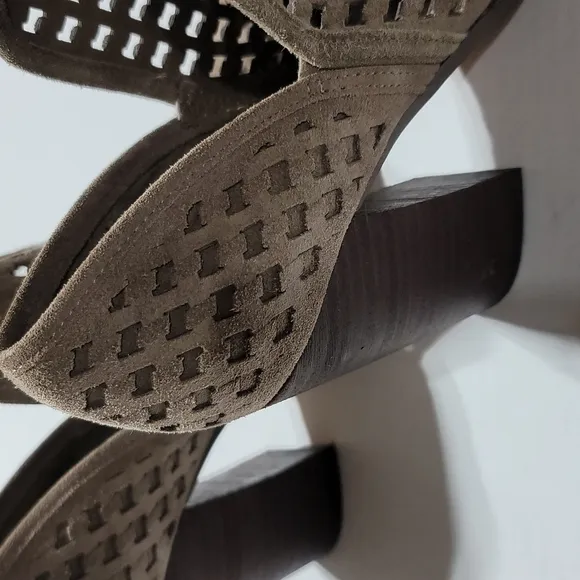 VINCE CAMUTO TAN SUEDE ANKLE BOOTS BOHEMIAN SOUTHWESTERN POINTY TOE BOOTIES 8M