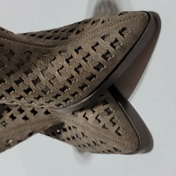VINCE CAMUTO TAN SUEDE ANKLE BOOTS BOHEMIAN SOUTHWESTERN POINTY TOE BOOTIES 8M