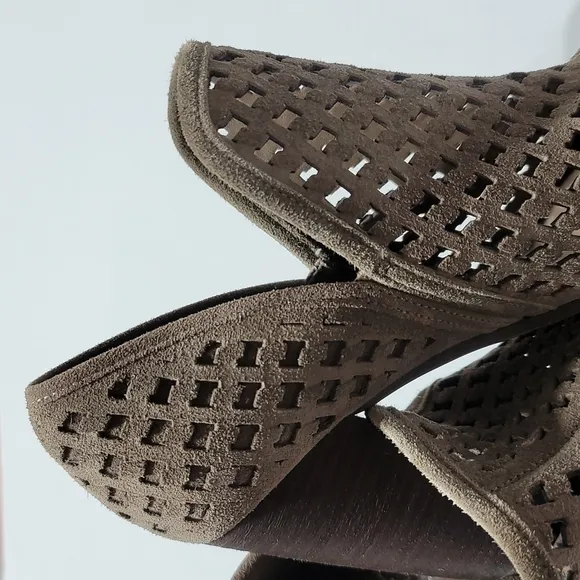 VINCE CAMUTO TAN SUEDE ANKLE BOOTS BOHEMIAN SOUTHWESTERN POINTY TOE BOOTIES 8M