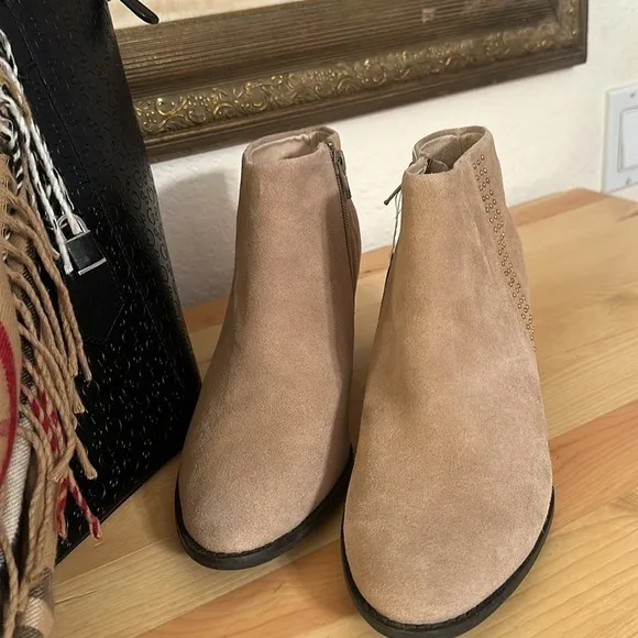 Vince Camuto Vionic Technology Footbed Sole Tan Suede Ankle Boots