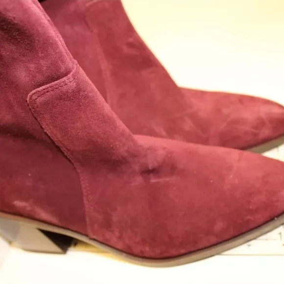 Vince Camuto Womens Size 7.5 M 38 Kortimy Red Suede Back Zip Heeled Ankle Boots