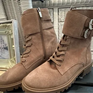 Vince Camuto women’s suede boots size 5.5