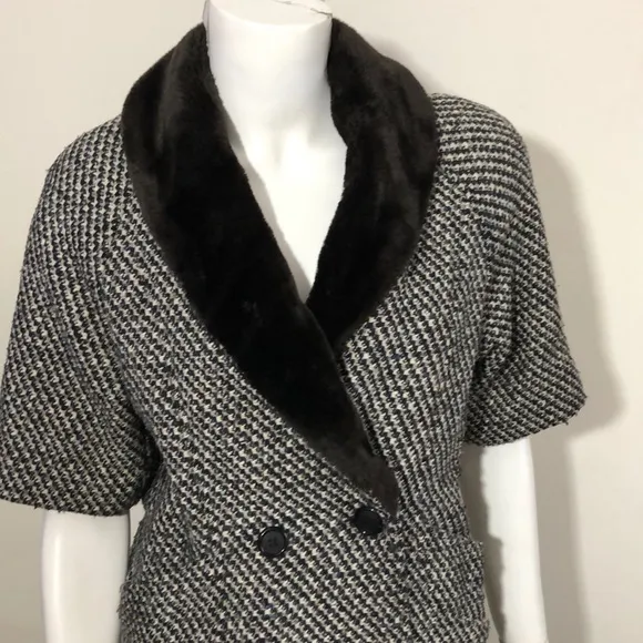 Vintage 1980s Young Gallery Short Sleeve Wool twill coat faux fur collar Small