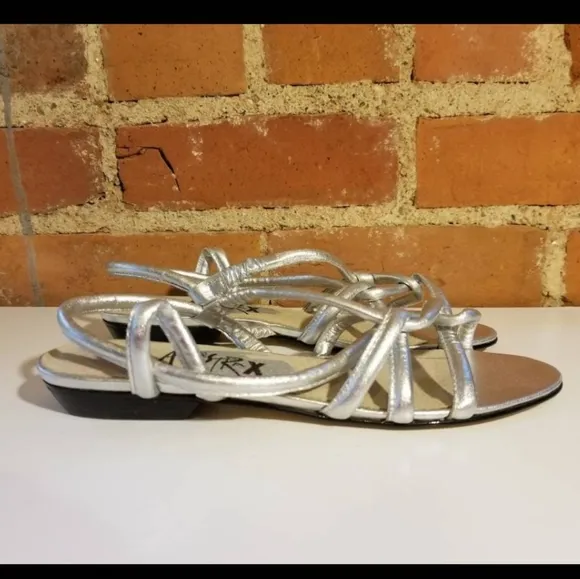 VINTAGE METALLIC SILVER SANDALS 80S CRISS CROSS OPEN TOE SUMMER 90S PREPPY RETRO