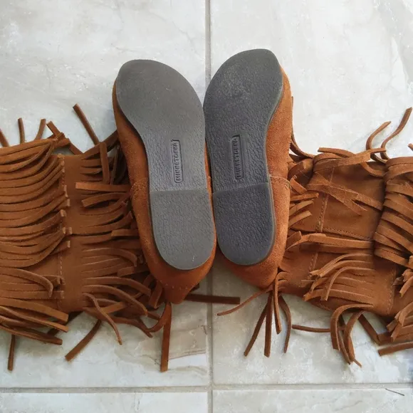 Vintage Minnetonka Caramel Suede Tiered Fringe Moccasin Boots 6M