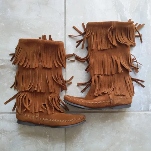 Vintage Minnetonka Caramel Suede Tiered Fringe Moccasin Boots 6M