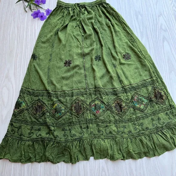 Vintage Vibe Green Embroidered Long Skirt