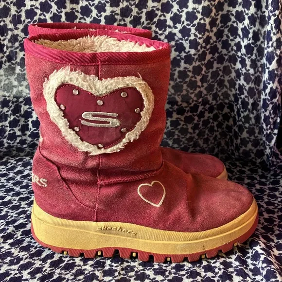 Vintage Y2K Skechers Girl’s pink suede hearts snow boots size 4 white faux fur
