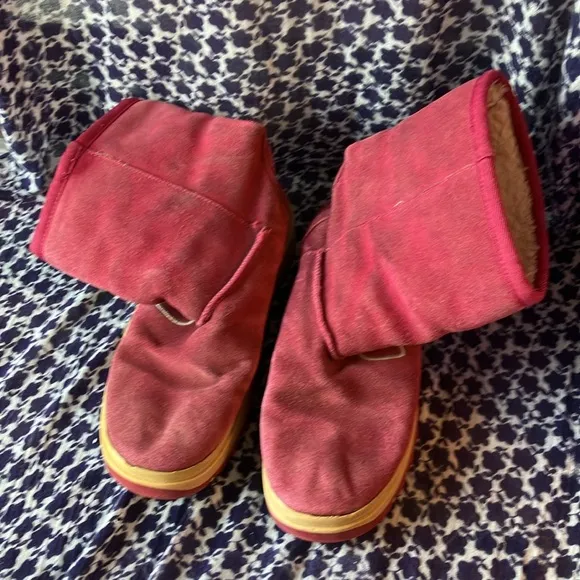 Vintage Y2K Skechers Girl’s pink suede hearts snow boots size 4 white faux fur