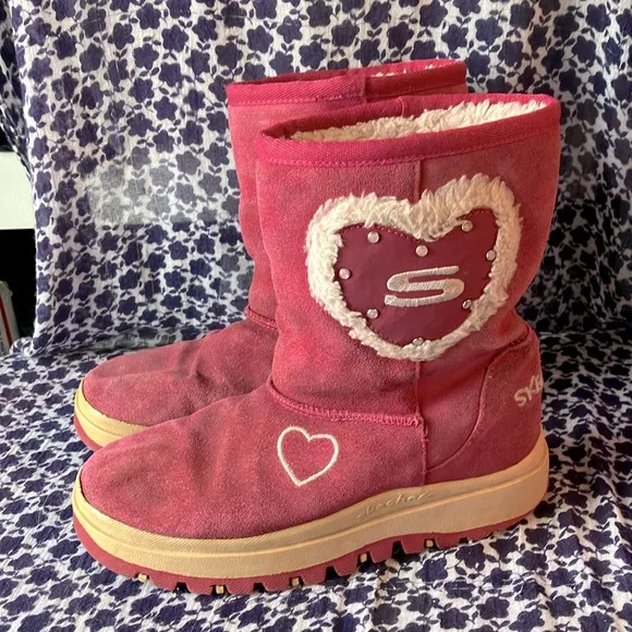 Vintage Y2K Skechers Girl’s pink suede hearts snow boots size 4 white faux fur