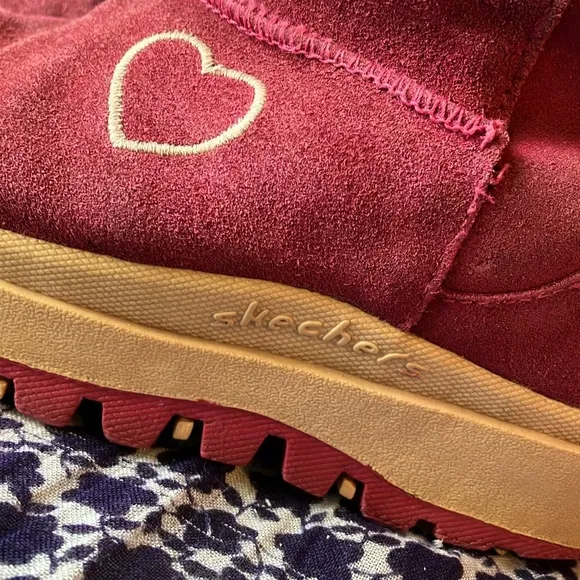Vintage Y2K Skechers Girl’s pink suede hearts snow boots size 4 white faux fur