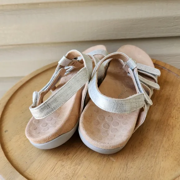 Vionic Amber sandals size 9