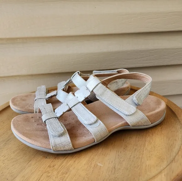 Vionic Amber sandals size 9