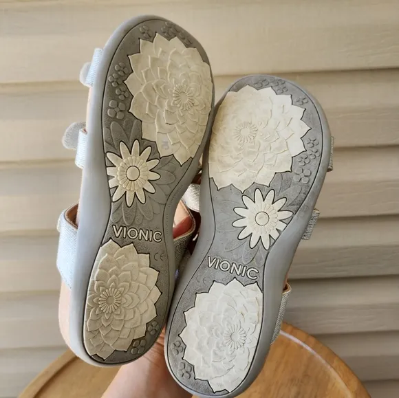 Vionic Amber sandals size 9