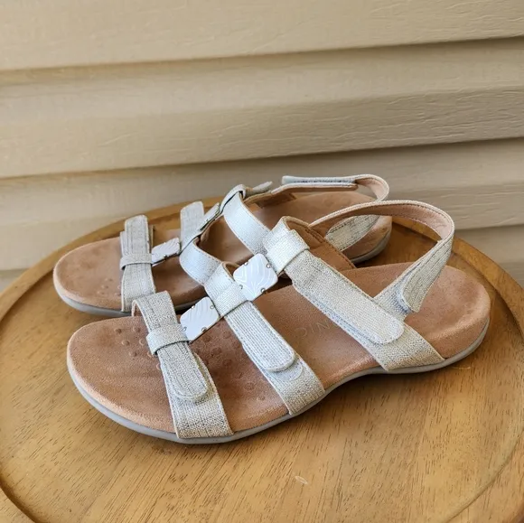 Vionic Amber sandals size 9
