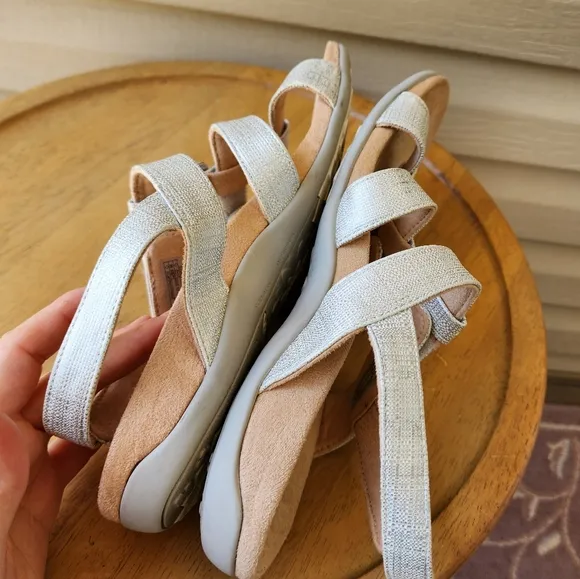 Vionic Amber sandals size 9