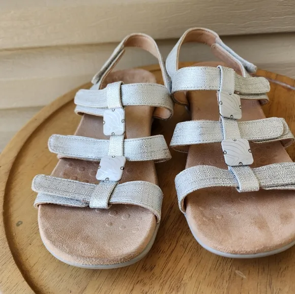 Vionic Amber sandals size 9