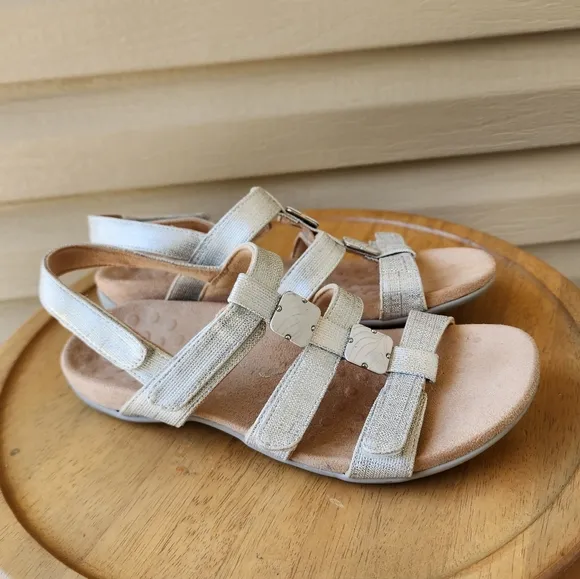 Vionic Amber sandals size 9