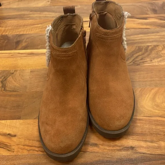 Vionic Aslynn water-repellant faux fur Sherpa suede lug  boots