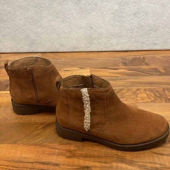 Vionic Aslynn water-repellant faux fur Sherpa suede lug  boots