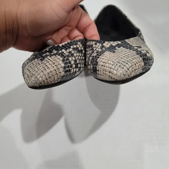 VIONIC Caballo Faux Snakeskin Flat shoes Size 5