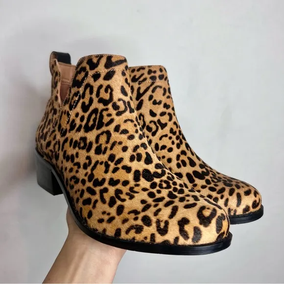 VIONIC ‘Clara’ Leopard Ankle Boots. Size 6