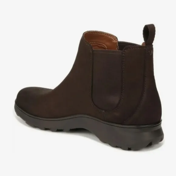 Vionic Evergreen waterproof boots Sz 7 NWT
