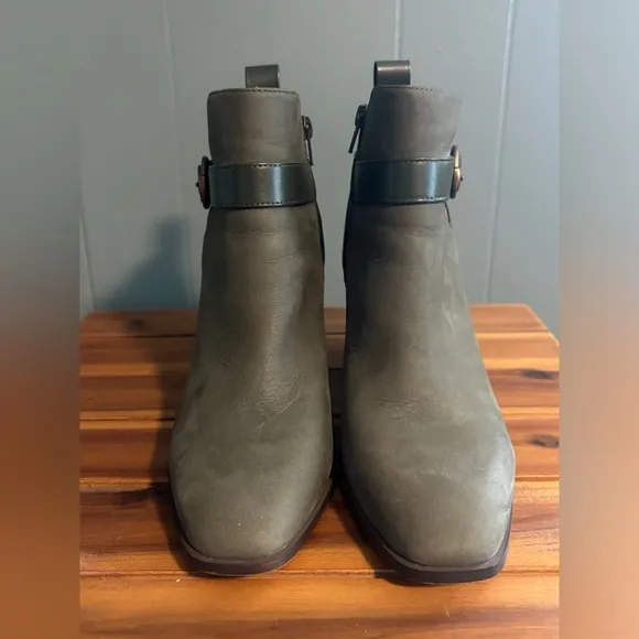 Vionic - Olive Green Tenley Ankle Boots - 9