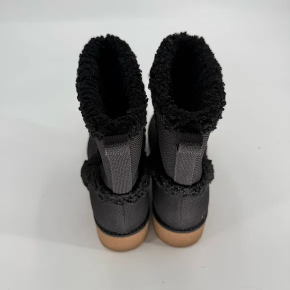 Vivaia Courtney Boots Size 40 (9.5) Round-Toe Water-Repellent Faux Fur Black