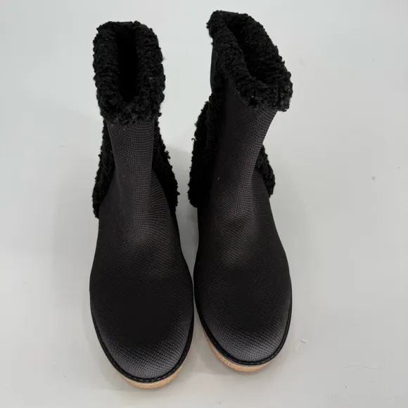 Vivaia Courtney Boots Size 40 (9.5) Round-Toe Water-Repellent Faux Fur Black