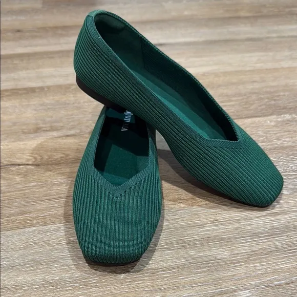 VIVAIA Size 36 Emerald Green Slip-On Knit Flats with Ribbed Texture Square Toe