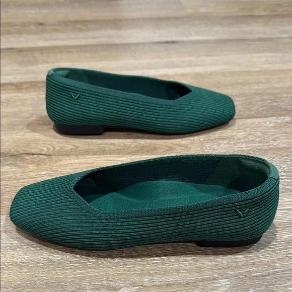 VIVAIA Size 36 Emerald Green Slip-On Knit Flats with Ribbed Texture Square Toe