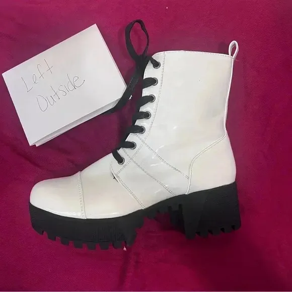 Wild Diva White 7 Eye Lace Up Patent Leather  Chunky Heel Boots Size 7