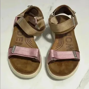 Woden sandals