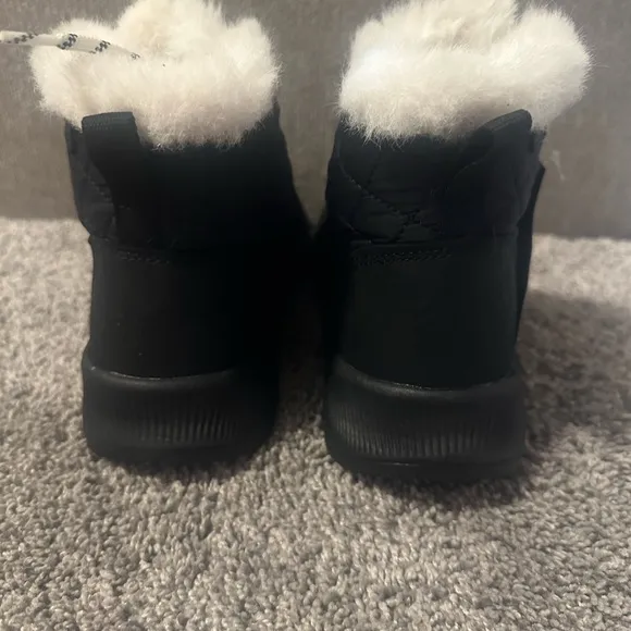 Wolverine Women’s Luton‎ Quilted Waterproof Boots Size 6.5 Wide