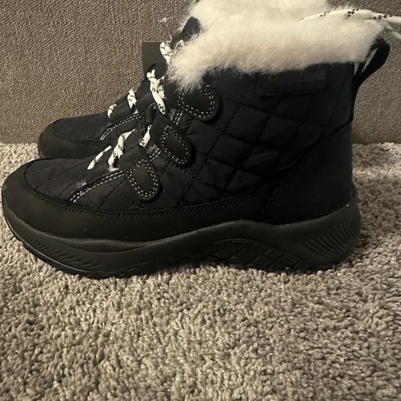Wolverine Women’s Luton‎ Quilted Waterproof Boots Size 6.5 Wide