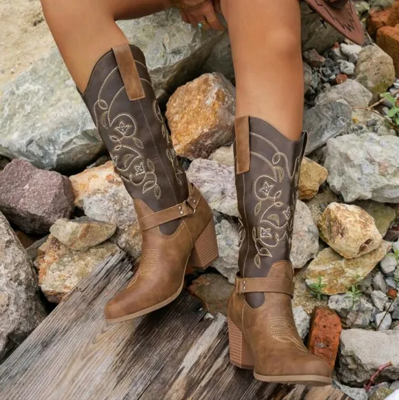 Women's New Embroidered Western Boots, Fashionable Floral Embroidered