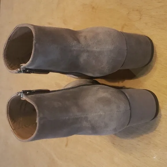 Women’s Thursday Everyday Boot Co TAN BROWN suede Leather Boots nwot