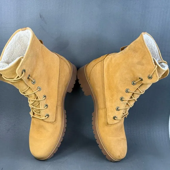 Women’s Timberland Lace Up Faux Fur Lined Boots Size 9
