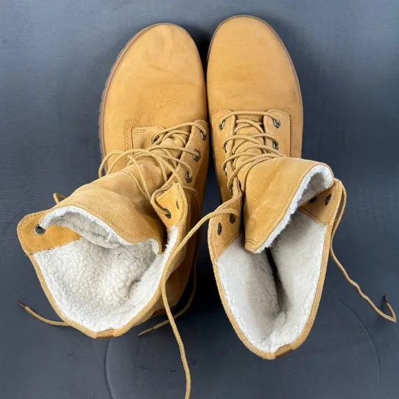 Women’s Timberland Lace Up Faux Fur Lined Boots Size 9